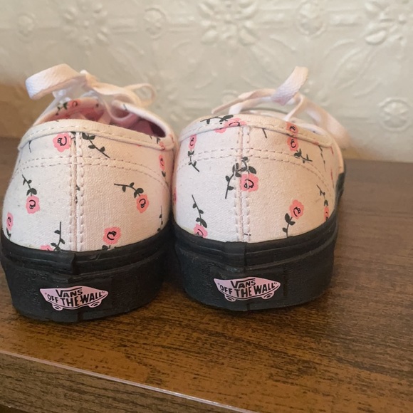 Wmns Lazy Oaf x Vans Authentic sz 6.5W - Picture 3 of 7